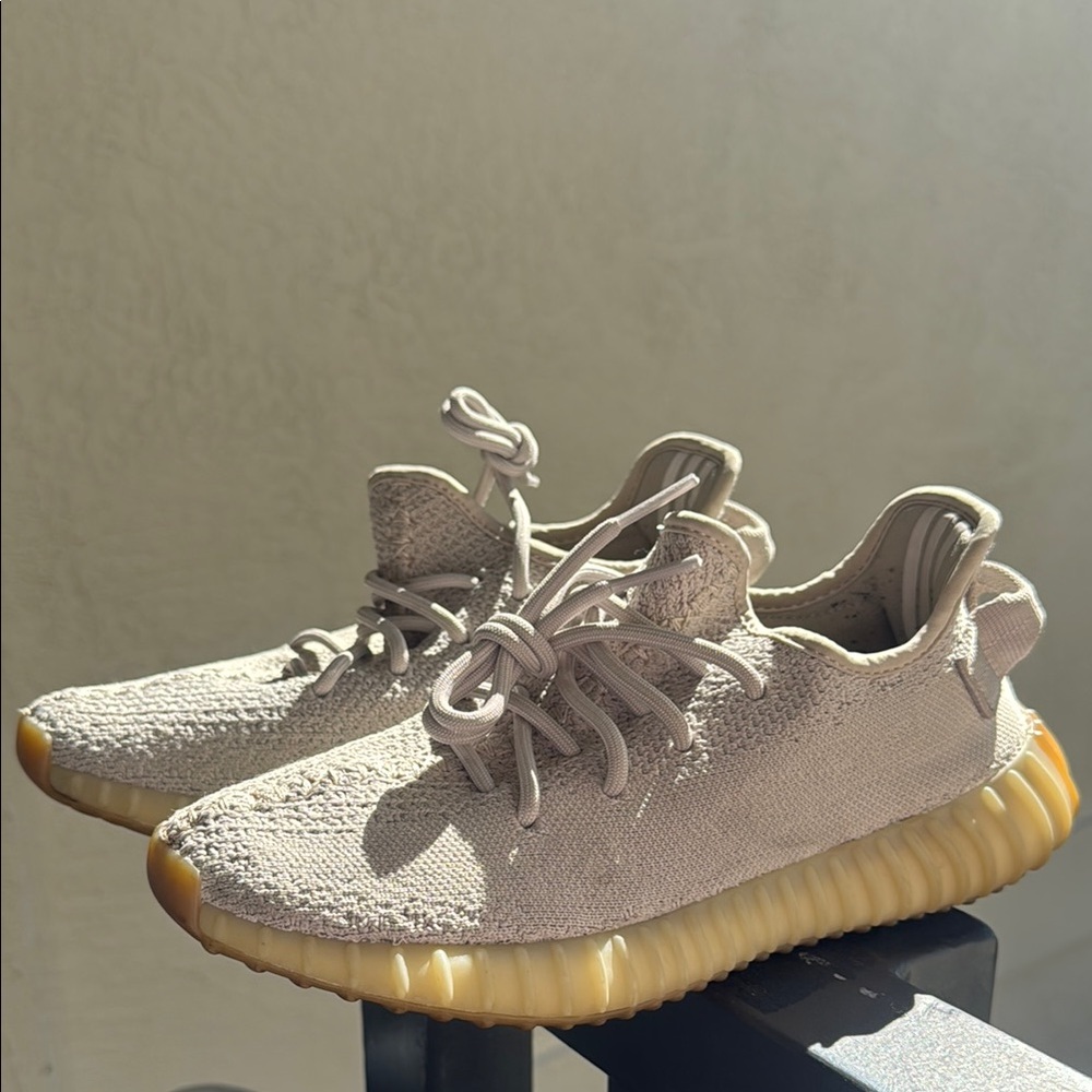Yeezy Boost 350 V2 Beige Sneakers